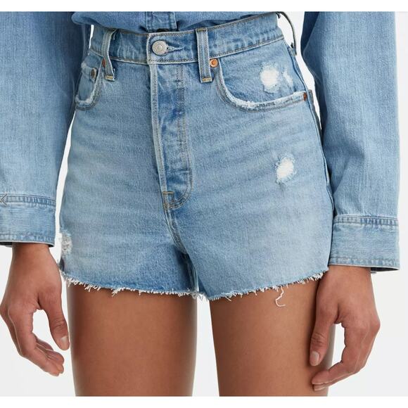 Levi's Pants - NWT Levis Ribcage Shorts 27